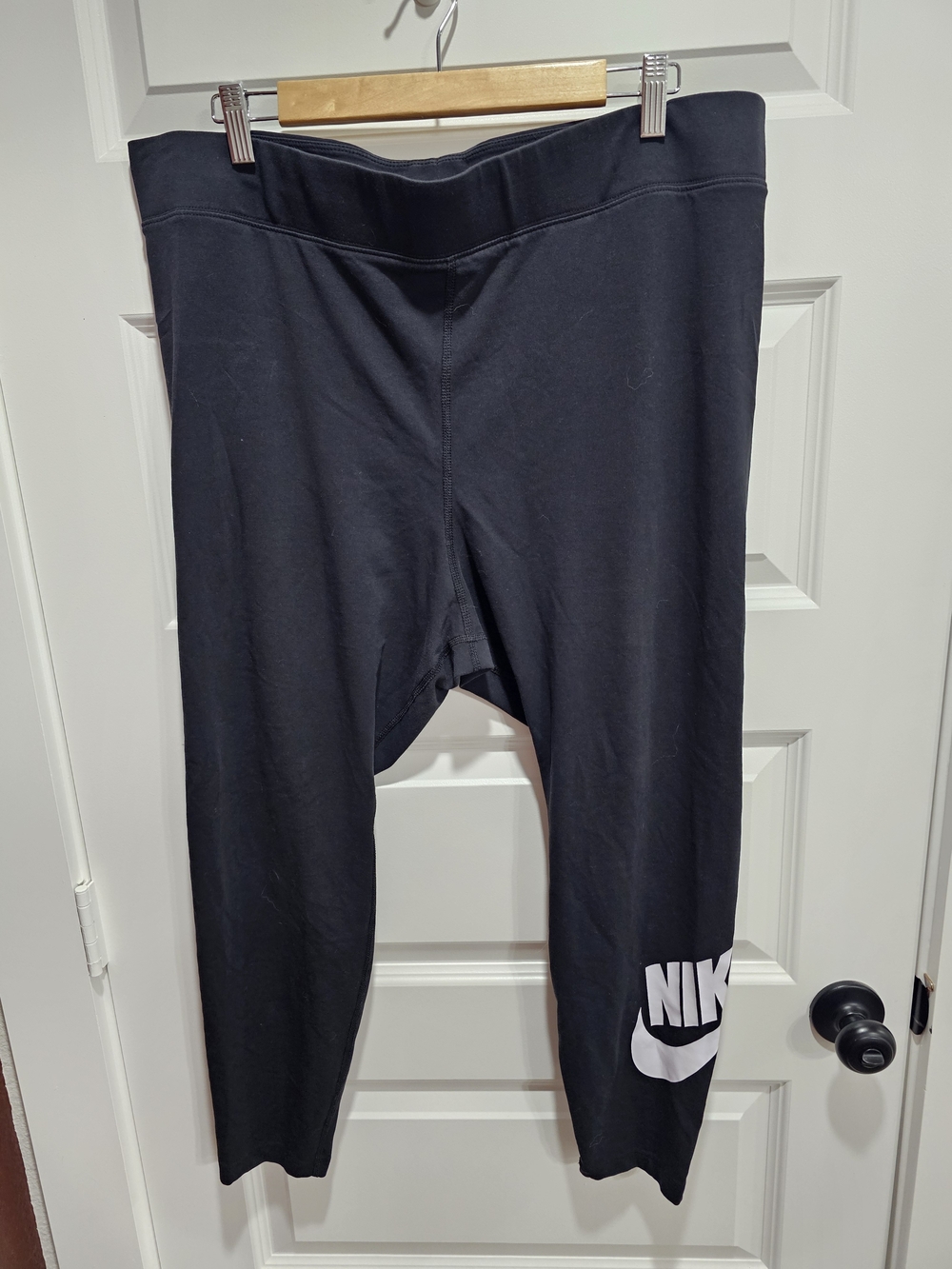 Nike Black Womans' Logo Cropped Leggings - Comfortable Everyday Bottoms